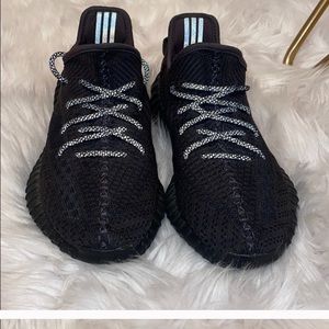 Black yeezy size 8.5